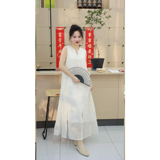 【抖音专属】【贺春系列】V领吊带裙（24718034-山矾） 商品图3