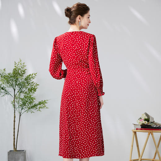 EITIE爱特爱优雅复古V领红色波点碎花钉钻系带长裙连衣裙24春新款A2407301 商品图5