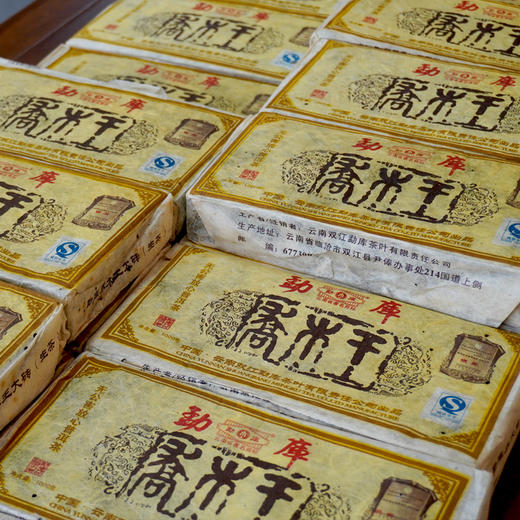 2006年勐库戎氏乔木王砖普洱生茶 1000克一片大砖 真品干仓高性价比好生茶 勐库戎氏经典茶 顶流高货系列 商品图1