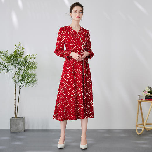 EITIE爱特爱优雅复古V领红色波点碎花钉钻系带长裙连衣裙24春新款A2407301 商品图3