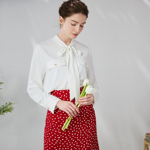 EITIE爱特爱复古气质通勤直筒显瘦飘带系带白色衬衫上衣24春新款A2409301 商品图2