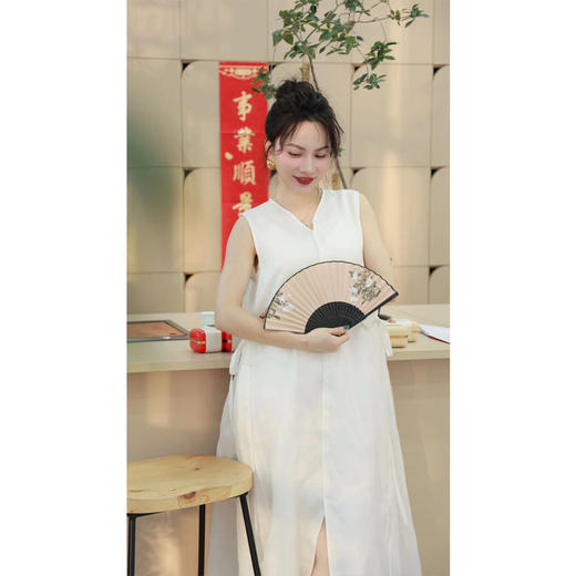 【抖音专属】【贺春系列】V领吊带裙（24718034-山矾） 商品图4