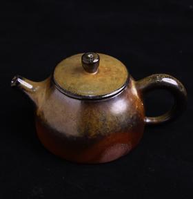 柴烧金钟变形壶—黄宗贵