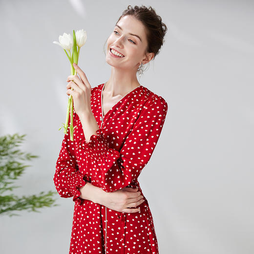 EITIE爱特爱优雅复古V领红色波点碎花钉钻系带长裙连衣裙24春新款A2407301 商品图2