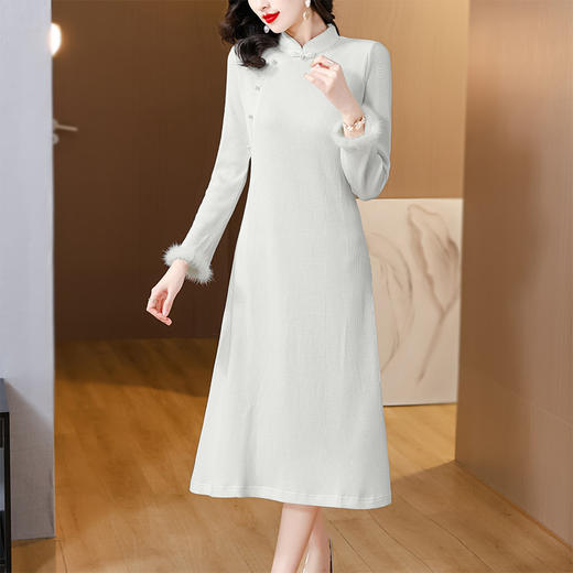 AHM-1606新中式国风改良旗袍连衣裙女2023冬季新款时尚优雅白色针织打底裙 商品图2