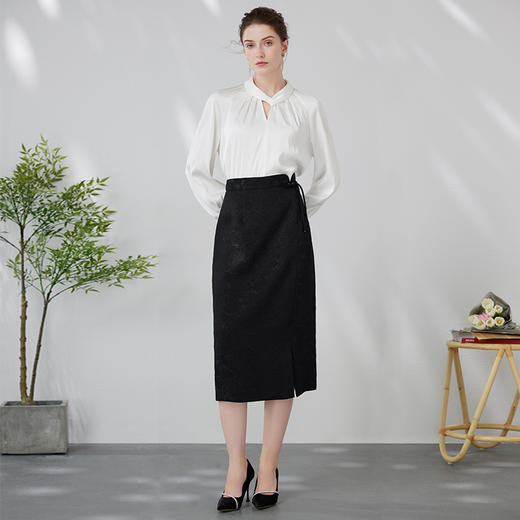 EITIE爱特爱新中式盘扣印花暗纹高腰直筒过膝黑色半身裙24春新款A2406315 商品图1