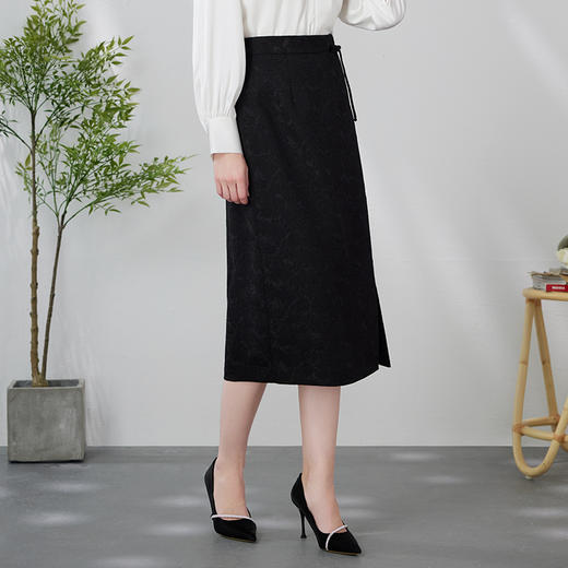 EITIE爱特爱新中式盘扣印花暗纹高腰直筒过膝黑色半身裙24春新款A2406315 商品图2