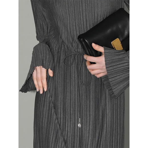 COCOBELLA手工压褶半高领赫本风长袖连衣裙女气质长裙FR3015 商品图1