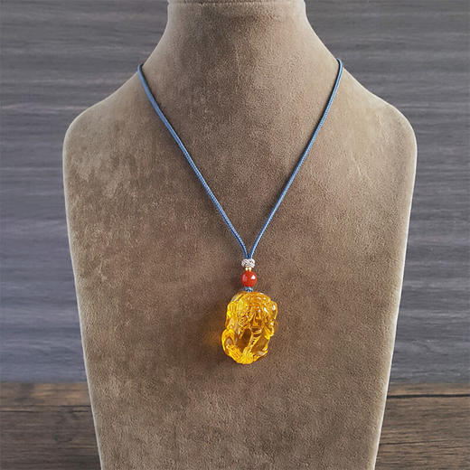 【天然正品】天然全净貔貅钱币造型琥珀 招财 纳福 吊坠项链 琥珀项链   220223NJS05 特价：880元 商品图2