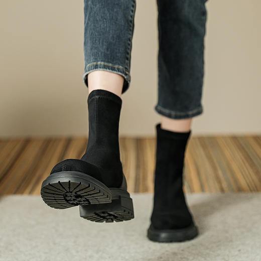 丝滑绒面短靴女2023秋冬款复古圆头短筒靴子英伦风粗跟女生瘦瘦靴 商品图3