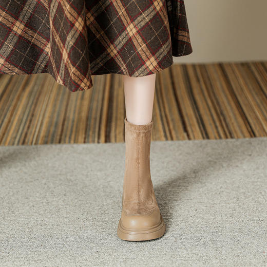 丝滑质感绒面短靴女2023新款复古英伦风圆头弹力短筒靴子女瘦瘦靴 商品图6