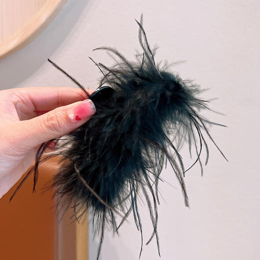 【张予曦同款】鲨鱼夹秋冬款羽毛抓夹高端感鸵鸟毛发夹后脑勺毛毛发抓超仙头饰 商品图3