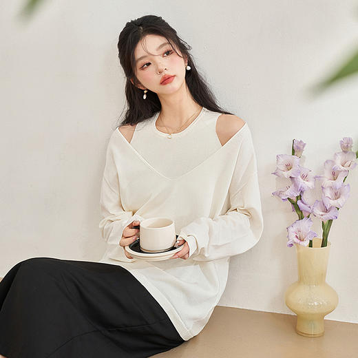 西遇慵懒风白色针织两件套女新款圆领背心深V领开衫上衣10340170 商品图3