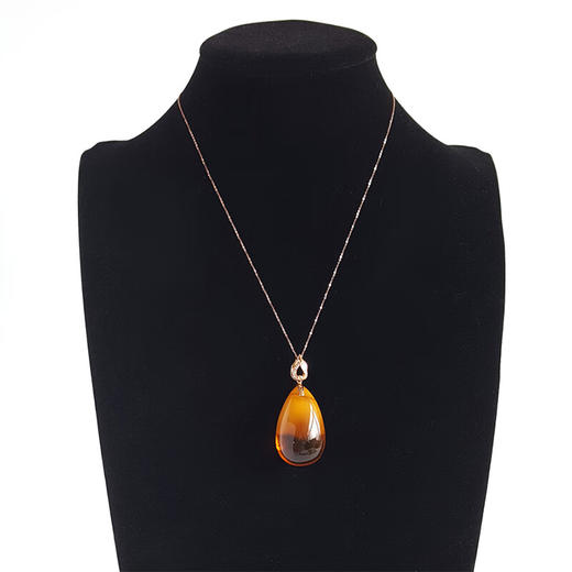【天然正品】AU750精品玫瑰金 镶钻 镶嵌天然棕红色半珀半蜡水滴型吊坠项链   230623NJS09 商品图1