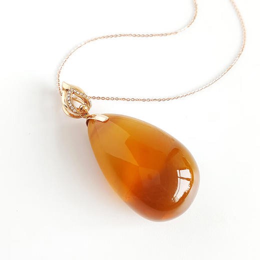 【天然正品】AU750精品玫瑰金 镶钻 镶嵌天然棕红色半珀半蜡水滴型吊坠项链   230623NJS09 商品图4