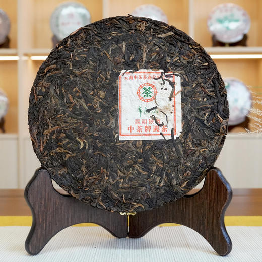 2010年昆明茶厂昆明铁饼普洱生茶经典 一片380克干仓真品经典昆铁 高性价比好仓储很香 好撬 商品图7