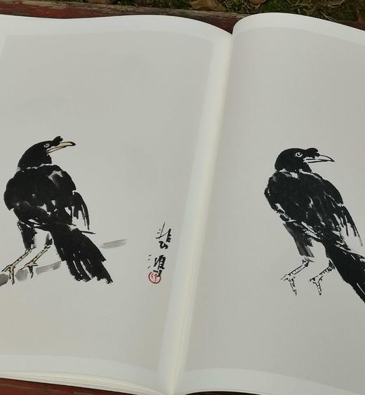 《徐悲鸿课徒画稿》，8开，两册函套装，徐悲鸿著，荣宝斋出版社2008年一版一印，定价198，售价79元。 商品图5