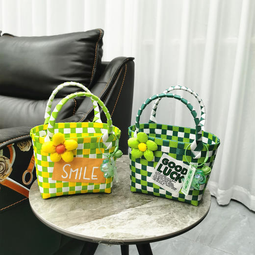 年终大促！【脆美精巧！携带相随】塑料编织筐子收纳篮手提篮婴儿篮伴手礼满月回礼包小方包沙滩包，小编织筐子如一抹清新的色彩，轻松容纳您的珍藏。 商品图0