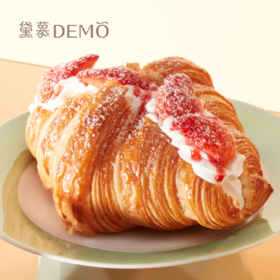 草莓奶油可颂 | Strawberry cream croissants