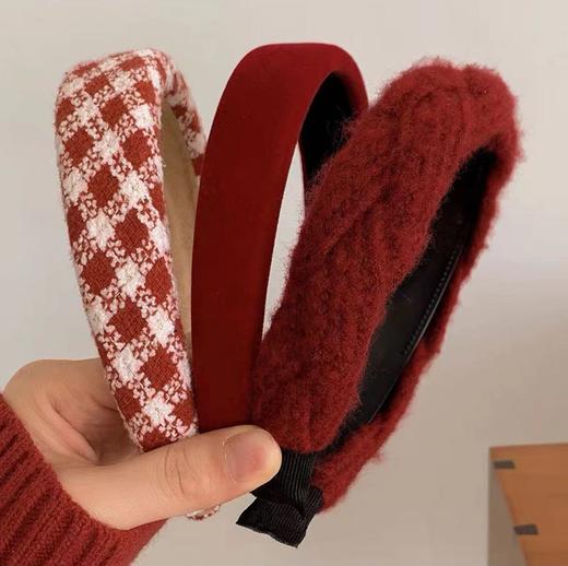 新年好物！【丝绒发箍！优雅复古迷人】2024秋冬复古港风酒红色丝绒发箍，格纹法式海绵高颅顶头箍 精致 舒适 轻奢 商品图4