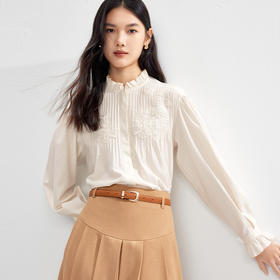 【严选】伊芙丽春优雅女性化精致蕾丝绣花立体化设计木耳边设计小上衣1F1921291