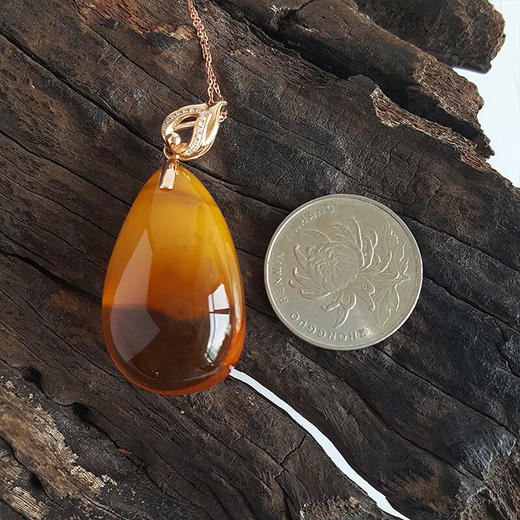 【天然正品】AU750精品玫瑰金 镶钻 镶嵌天然棕红色半珀半蜡水滴型吊坠项链   230623NJS09 商品图3