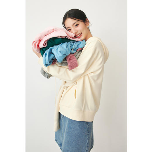 【严选】诗凡黎春精致小字母刺绣图案合身版连帽卫衣SF1200231 商品图1