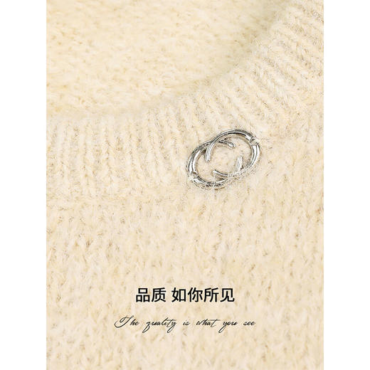 【有赞】COCOBELLA治愈系金属标蓬松软糯毛衣女宽松开叉亲肤针织衫MZ551D 商品图4