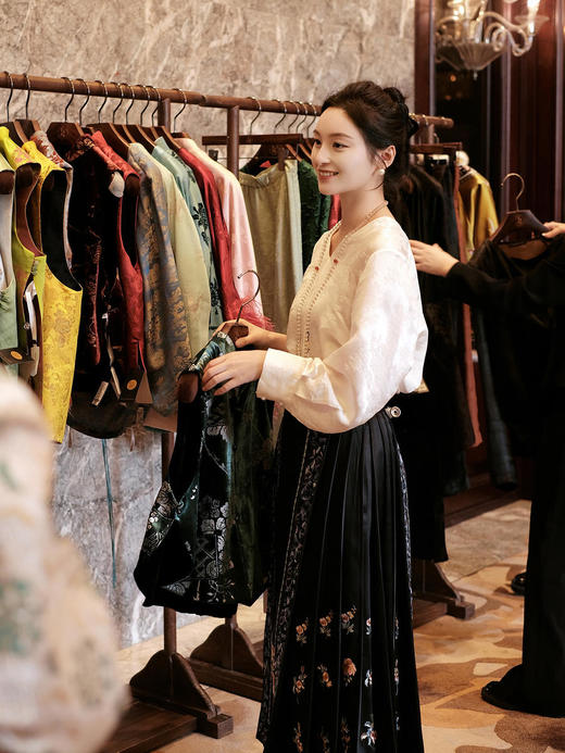 盛唐牡丹 |高货限量款 重缎真丝三蓝绣马面裙 [特价品] 商品图7