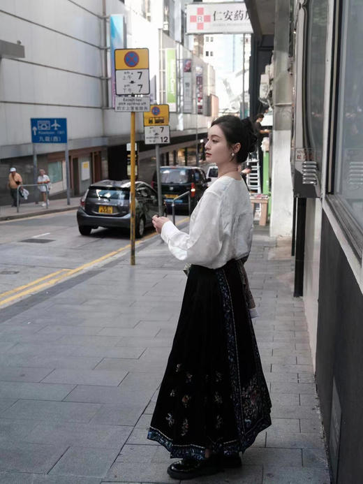 盛唐牡丹 |高货限量款 重缎真丝三蓝绣马面裙 [特价品] 商品图1