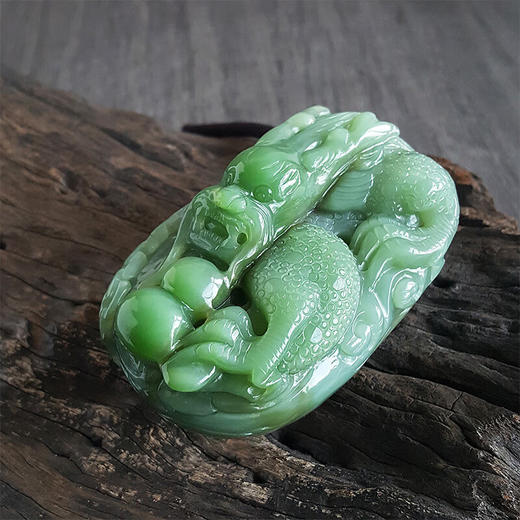 【天然正品】天然精品无黑点精品龙造型和田玉碧玉（飞黄腾达、吉祥高贵）手把件85.0*54.7*40.9MM（皆取最大值） 商品图3