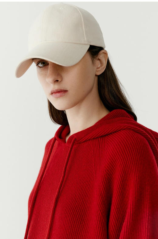 “软黄金”羊绒连帽套衫 手感柔软蓬松，质地轻盈，鱼鳞针法，丰富肌理感 版型偏宽松不挑人 商品图2