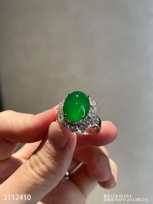 老坑玻璃种艳绿蛋面戒指【3112410】具体价格微信咨询 商品图6