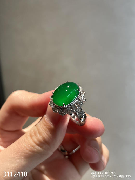 老坑玻璃种艳绿蛋面戒指【3112410】具体价格微信咨询 商品图8