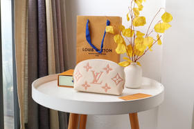 秋冬特惠💰520 原单LV化妆包M24378 这款小巧的化妆包