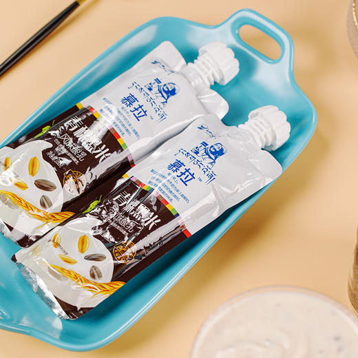 【光明&小西牛】常温100天保质期 自立袋青稞黑米酸奶 160g*10袋 商品图5