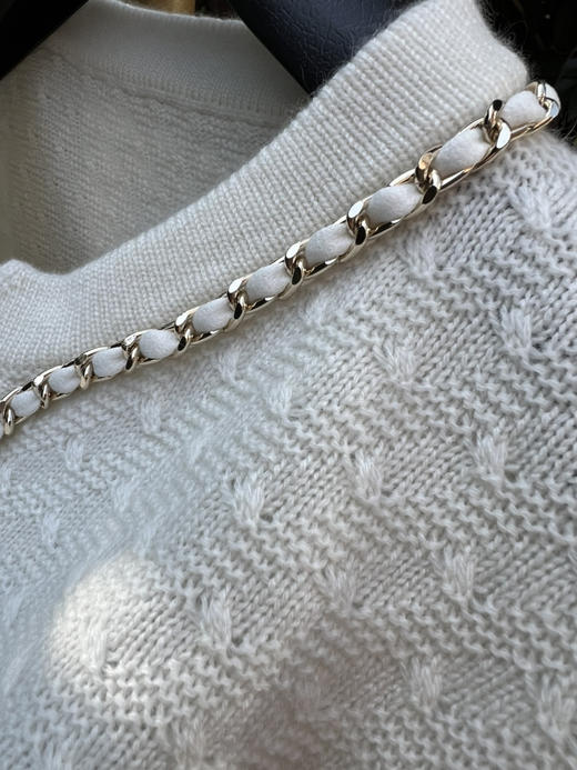 12-2渠道圆正 真香 手工皮穿链条 25支双股纯羊绒 针织开衫 商品图5