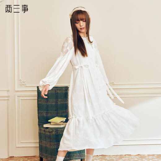 两三事梦呓者甜美绣花镂空肩蝴蝶结a字连衣裙 商品图0