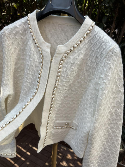 12-2渠道圆正 真香 手工皮穿链条 25支双股纯羊绒 针织开衫 商品图6