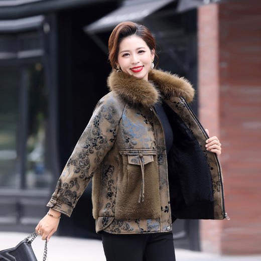 MC 379时尚贵夫人大衣中仿皮草加绒棉衣 商品图3