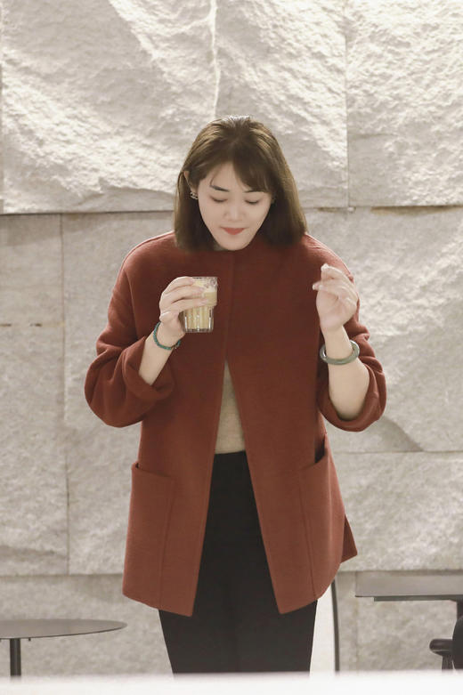 火桐hooton高定系列 宽松慵懒30羊绒短款大衣3370 商品图5