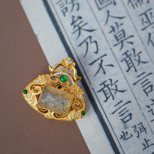 龢盒原创 18k金镶冰种翡翠兽面满钻铂金包香囊 商品图0