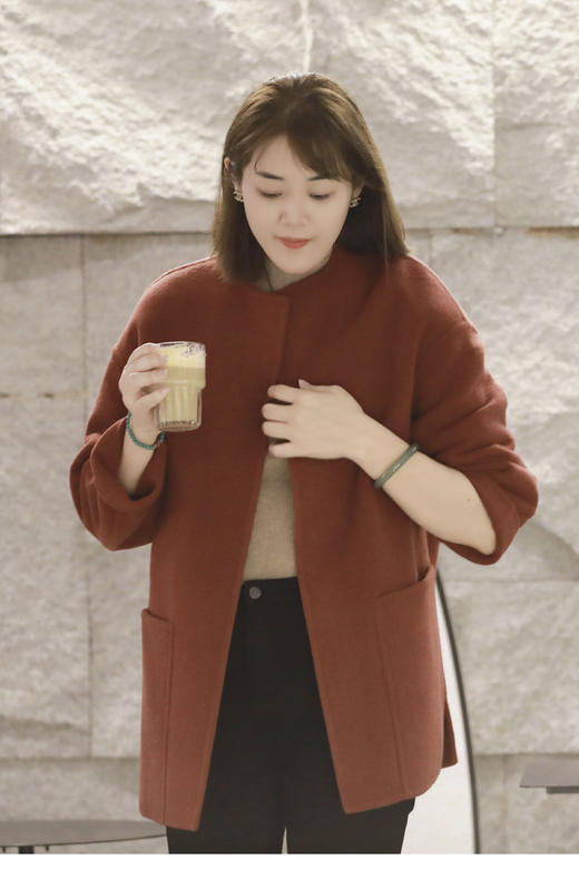 火桐hooton高定系列 宽松慵懒30羊绒短款大衣3370 商品图3