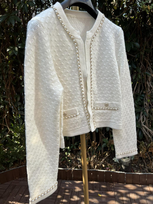 12-2渠道圆正 真香 手工皮穿链条 25支双股纯羊绒 针织开衫 商品图3