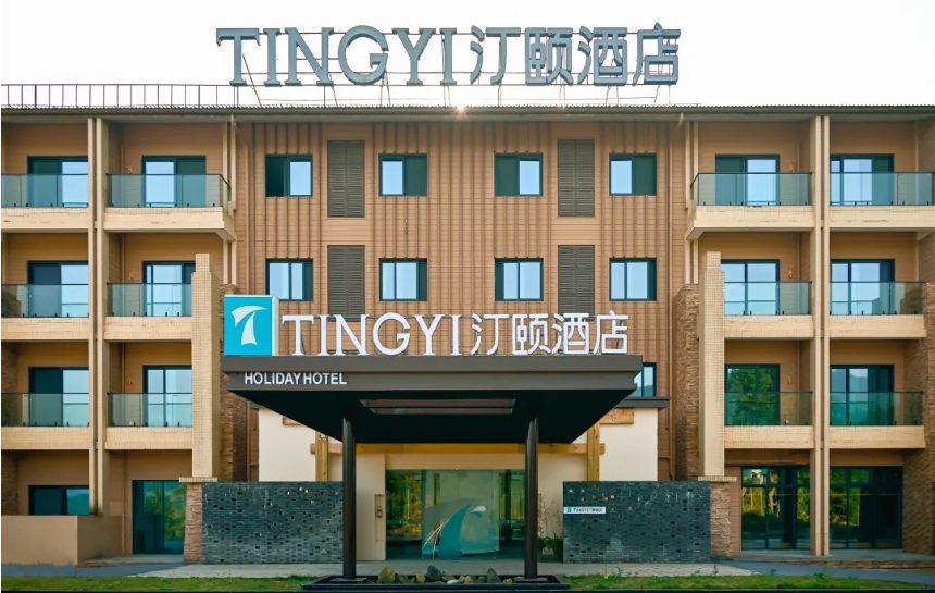 【瓦屋山汀颐酒店】瓦屋山免门票徒步太香了！趁瓦屋山居重磅升级森林汤泉对外开放~春促￥198抢，卧房+双早+汤泉票2张~