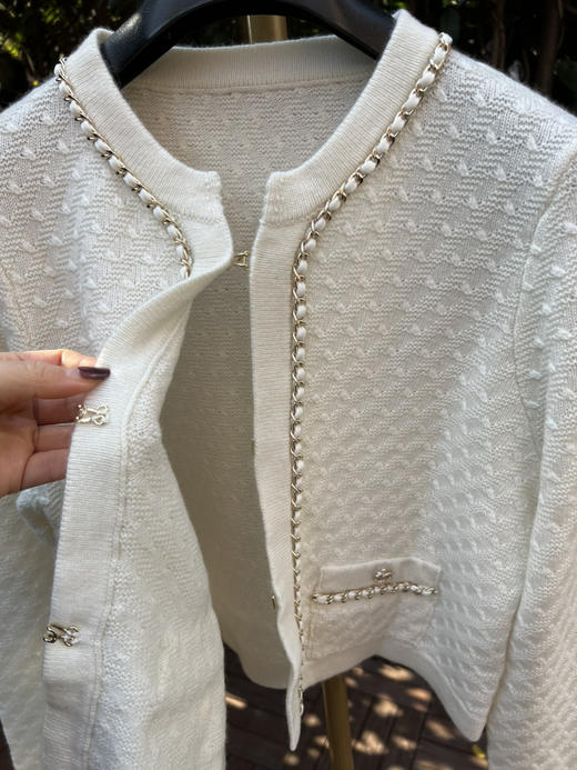 12-2渠道圆正 真香 手工皮穿链条 25支双股纯羊绒 针织开衫 商品图7