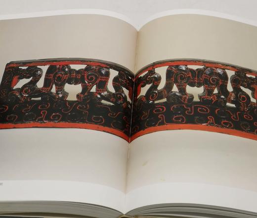 《中国美术全集  工业美术编 陶瓷（上）》《中国美术全集 工艺美术编 漆器》，布脊精装，大16开，，人民美术出版社2006年一版一印，每本约300页，单册定价400，单册售价108元。品相9成。 商品图11