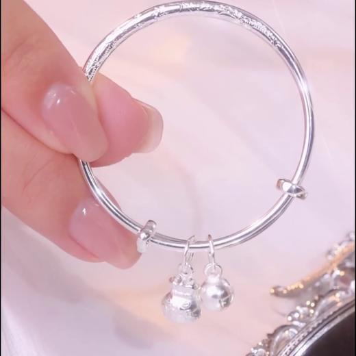 KADER卡蒂罗 宝宝镯 龙年宝宝本命年十二生肖龙年平安龙凤满福袋铃铛长命百岁平安镯 999足银 手镯 儿童款 白金色 满月周岁礼 礼盒 商品图3