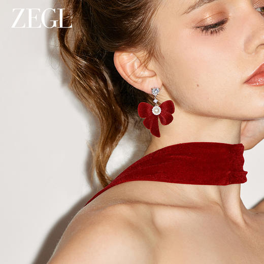 ZEGL设计师新年系列蝴蝶结耳环女红色毛绒法式耳钉人造珍珠耳饰品 商品图5