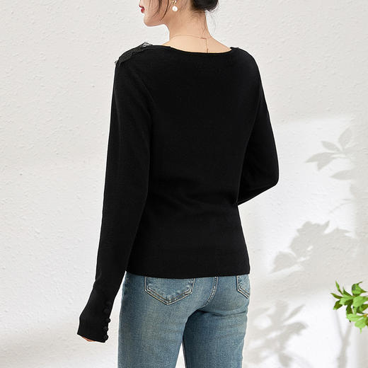 蕾丝拼接设计感别致内搭，打底长袖气质V领修身针织衫WLZD-2401105 商品图1